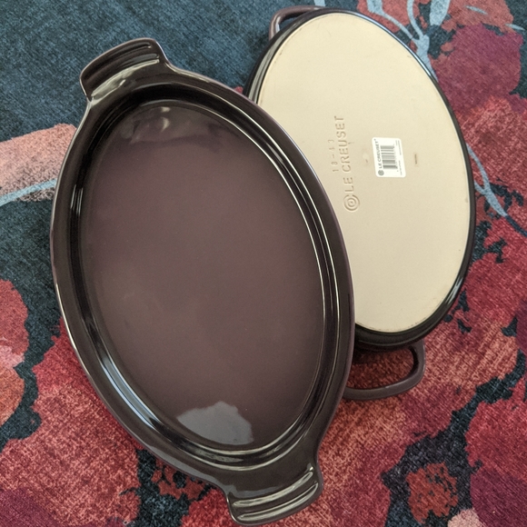 SOLD Le Creuset 3.7qt Oval Baker w/ Platter Lid - Picture 2 of 5